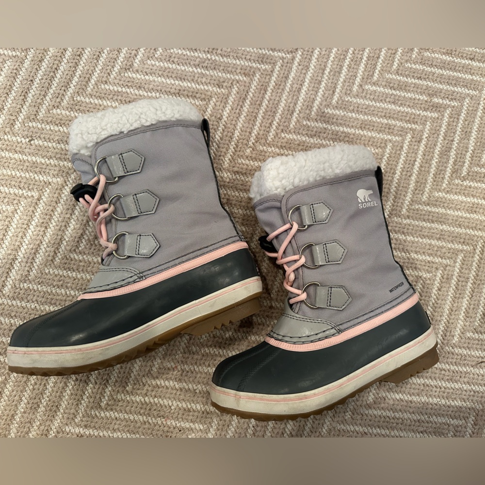 Sorel Yoot Pac Gray and Pink Snow Boots Size 1